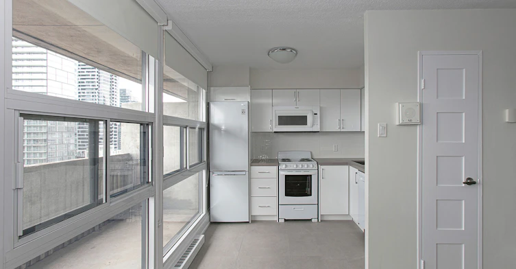 33 Isabella Street East, Toronto, ON, M4Y 2P7 - 3