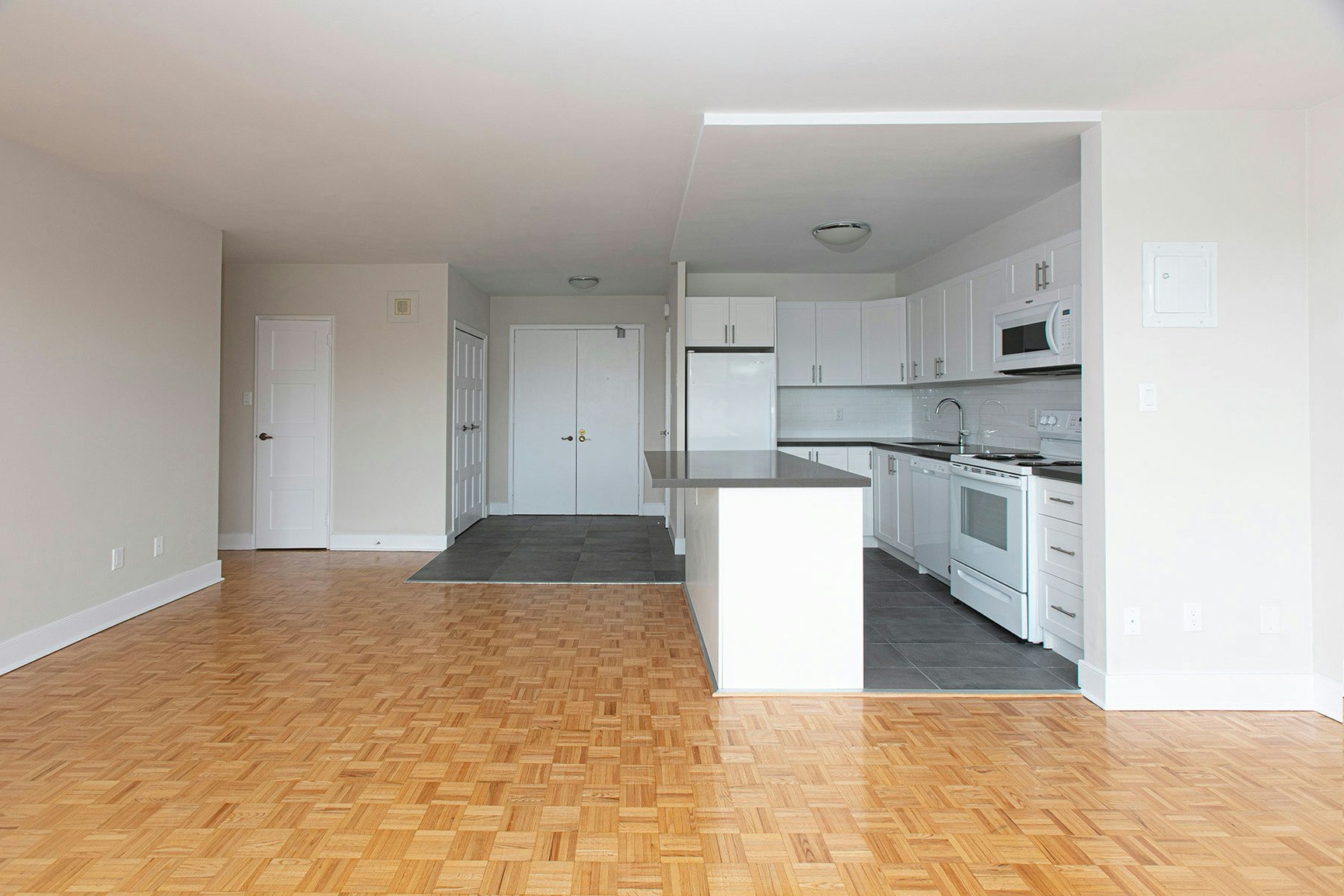 10 Shallmar Boulevard, Toronto, ON, M5N 1J4 - 4