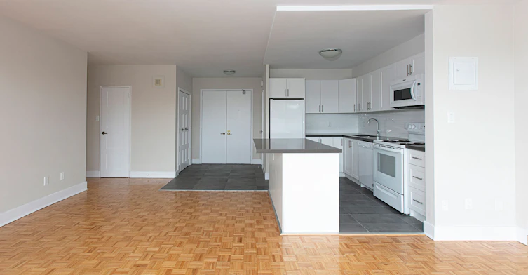 10 Shallmar Boulevard, Toronto, ON, M5N 1J4 - 4