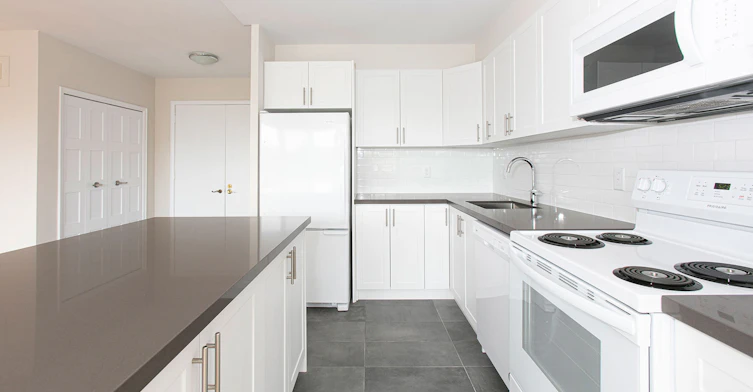 10 Shallmar Boulevard, Toronto, ON, M5N 1J4 - 5