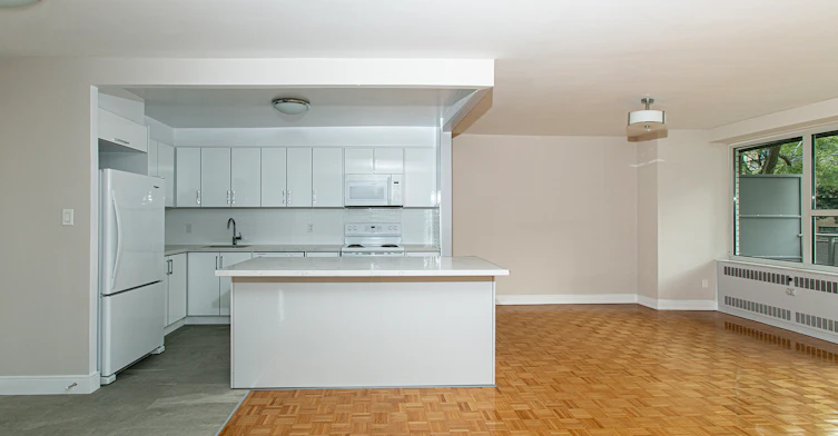 10 Shallmar Boulevard, Toronto, ON, M5N 1J4