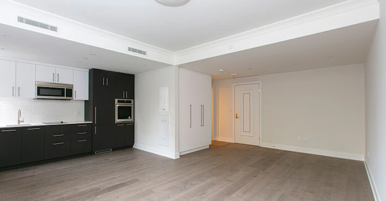 2 Clarendon Avenue, Toronto, ON, M4V 1H9