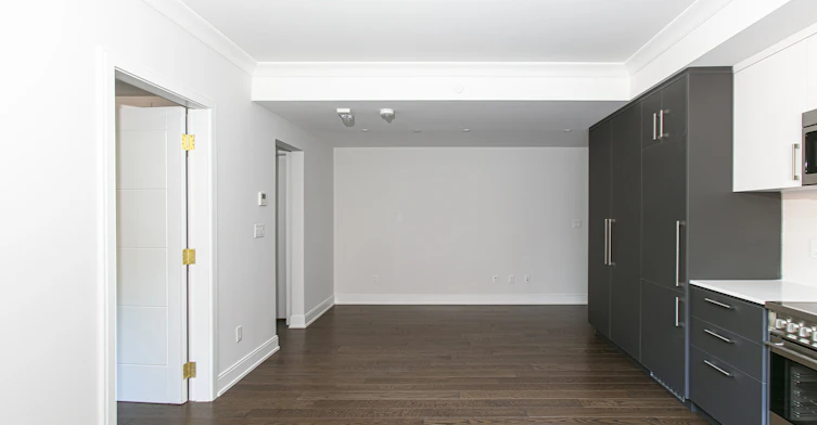 2 Clarendon Avenue, Toronto, ON, M4V 1H9 - 3