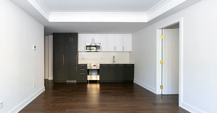 2 Clarendon Avenue, Toronto, ON, M4V 1H9 - 2