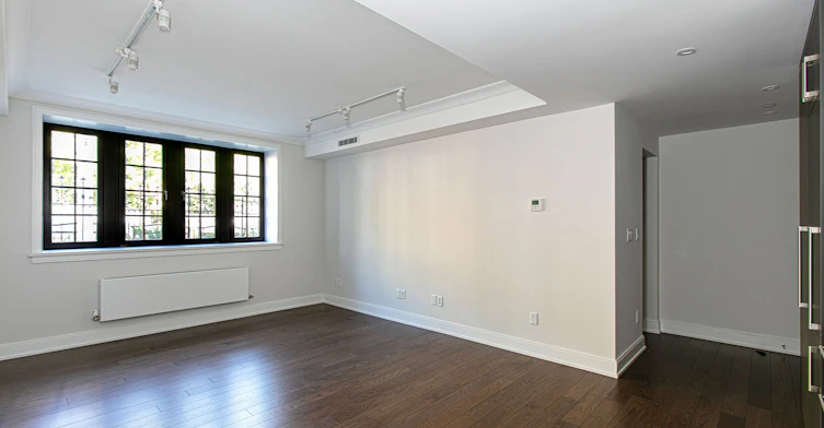 2 Clarendon Avenue, Toronto, ON, M4V 1H9 - 3