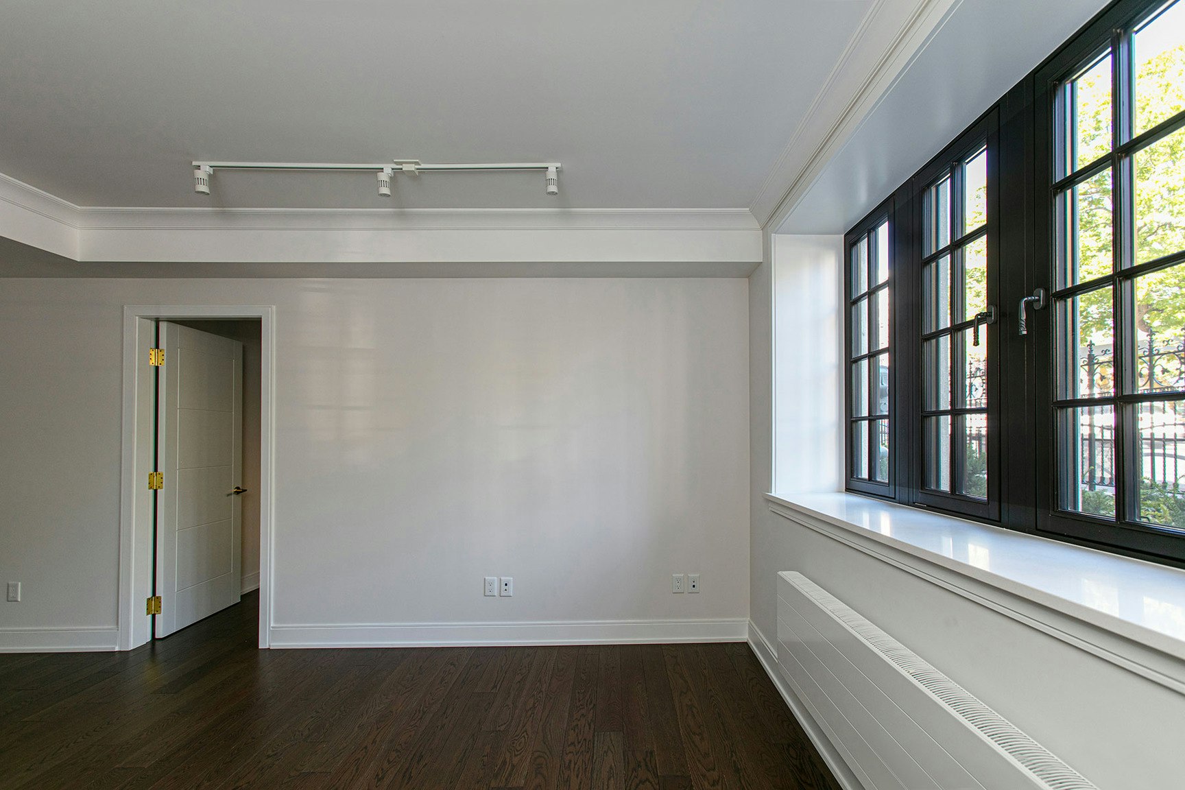 2 Clarendon Avenue, Toronto, ON, M4V 1H9 - 4