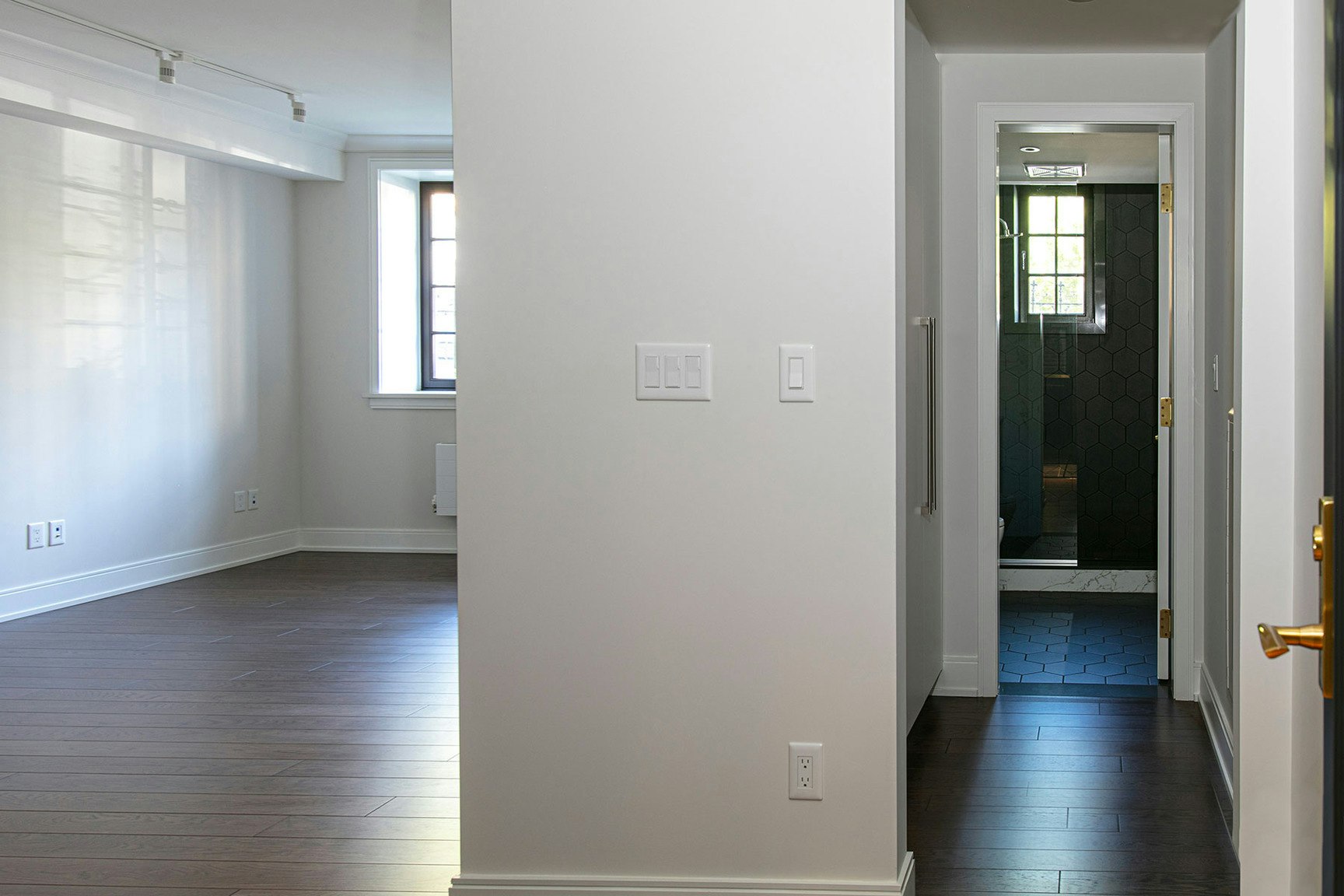 2 Clarendon Avenue, Toronto, ON, M4V 1H9 - 8
