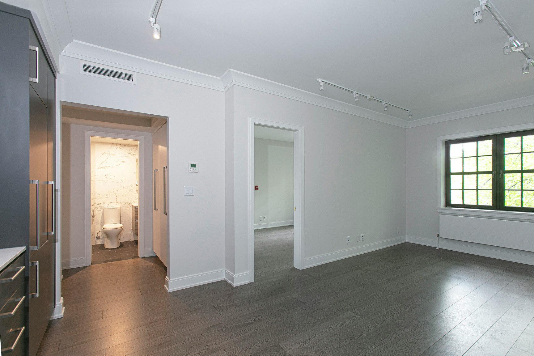 2 Clarendon Avenue, Toronto, ON, M4V 1H9 - 5