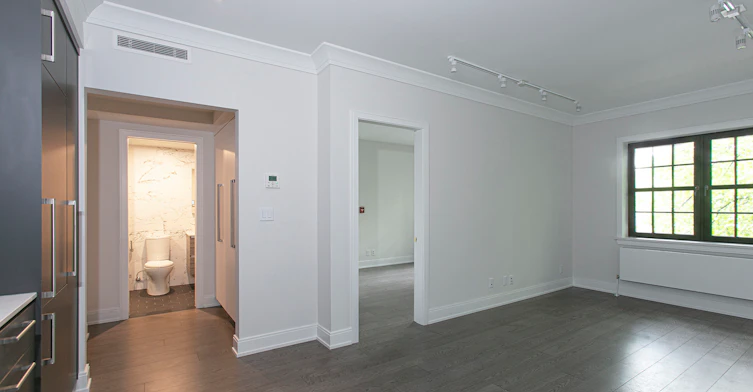 2 Clarendon Avenue, Toronto, ON, M4V 1H9 - 5