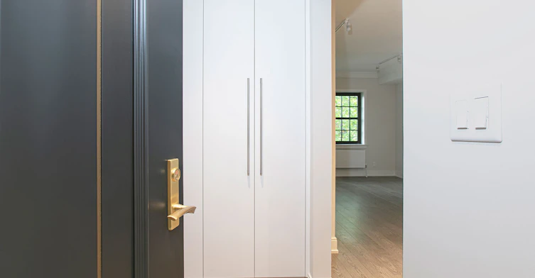 2 Clarendon Avenue, Toronto, ON, M4V 1H9 - 8