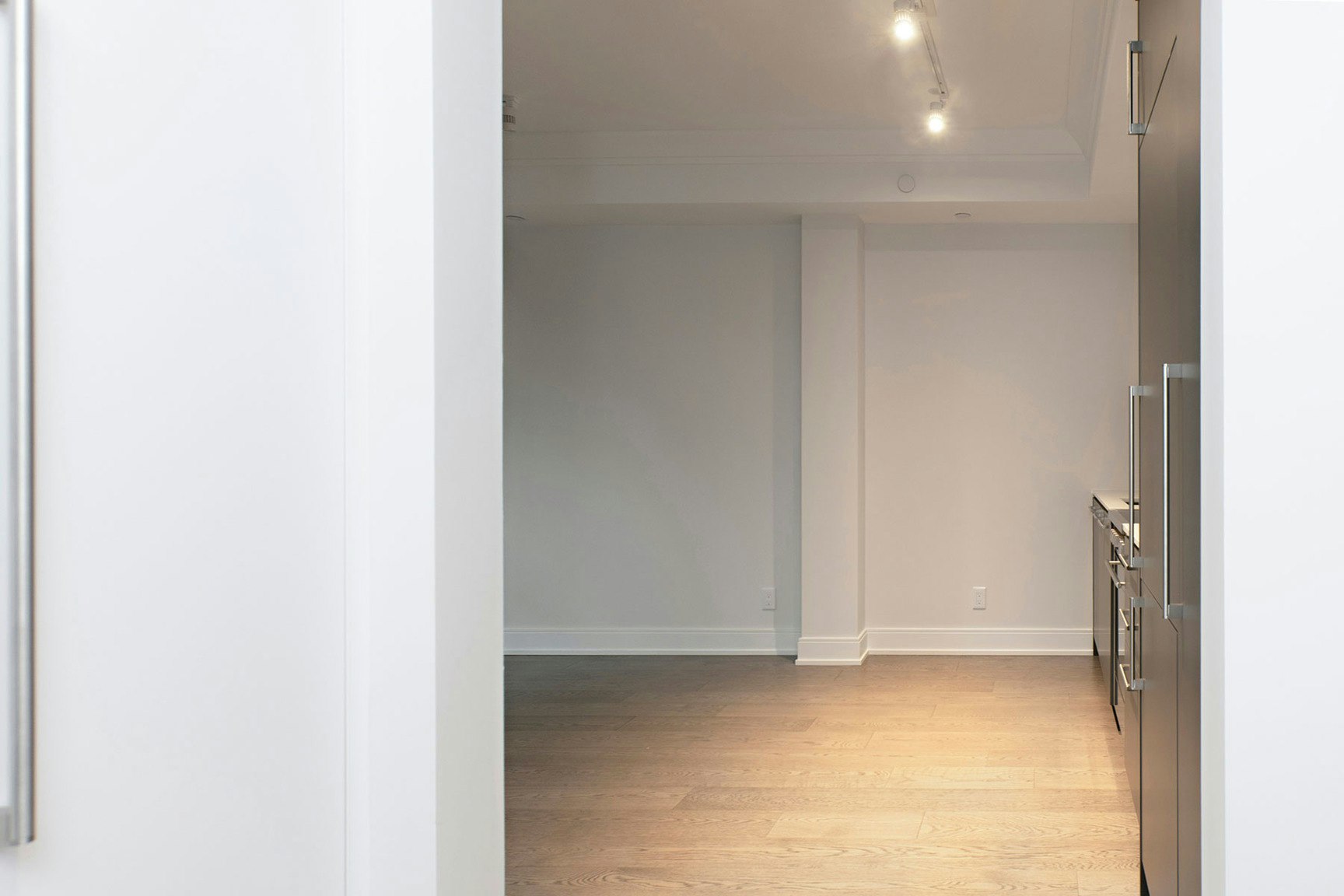 2 Clarendon Avenue, Toronto, ON, M4V 1H9 - 2
