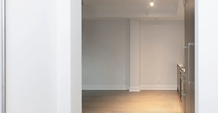 2 Clarendon Avenue, Toronto, ON, M4V 1H9 - 2