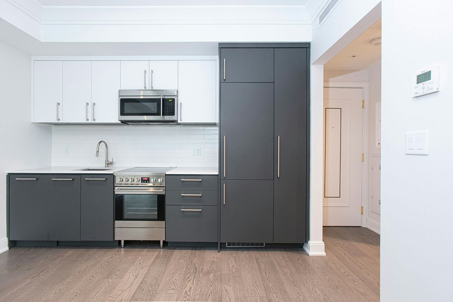 2 Clarendon Avenue, Toronto, ON, M4V 1H9