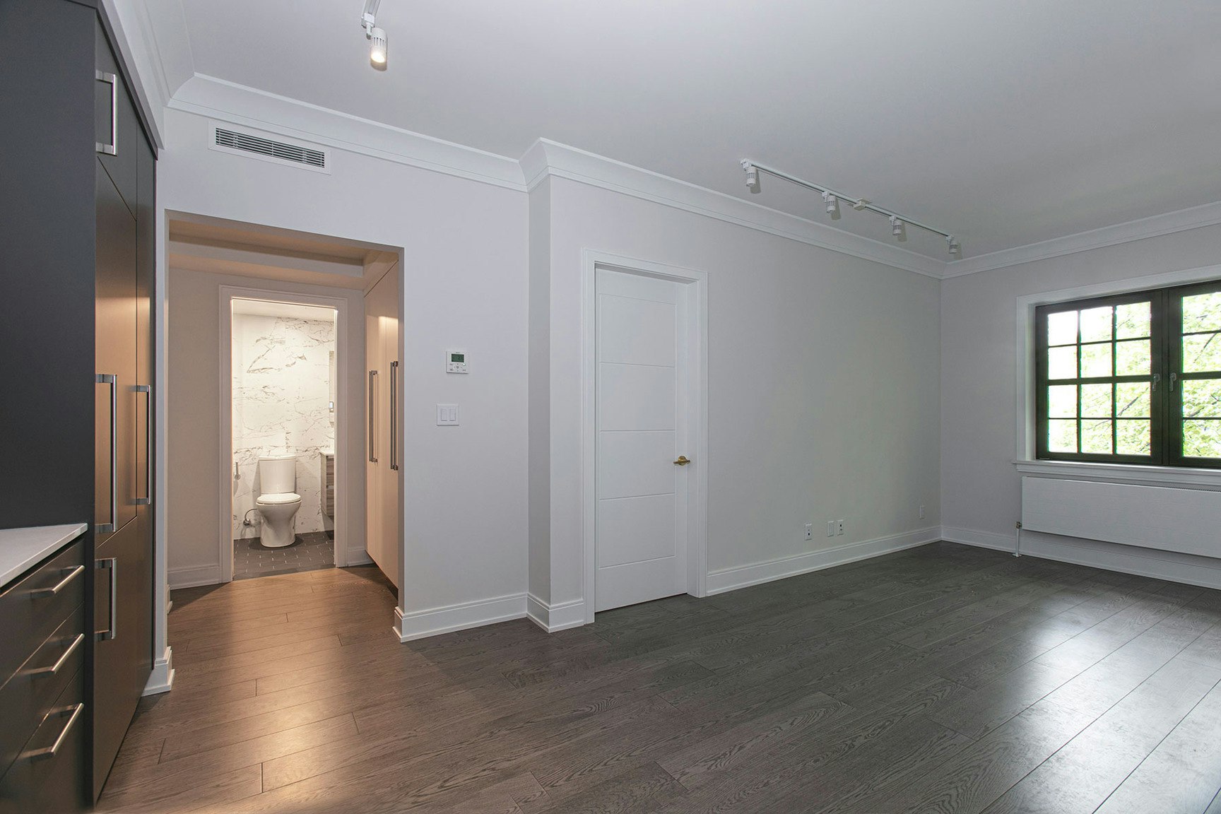 2 Clarendon Avenue, Toronto, ON, M4V 1H9 - 3
