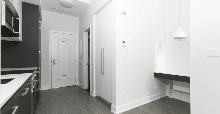 2 Clarendon Avenue, Toronto, ON, M4V 1H9 - 3
