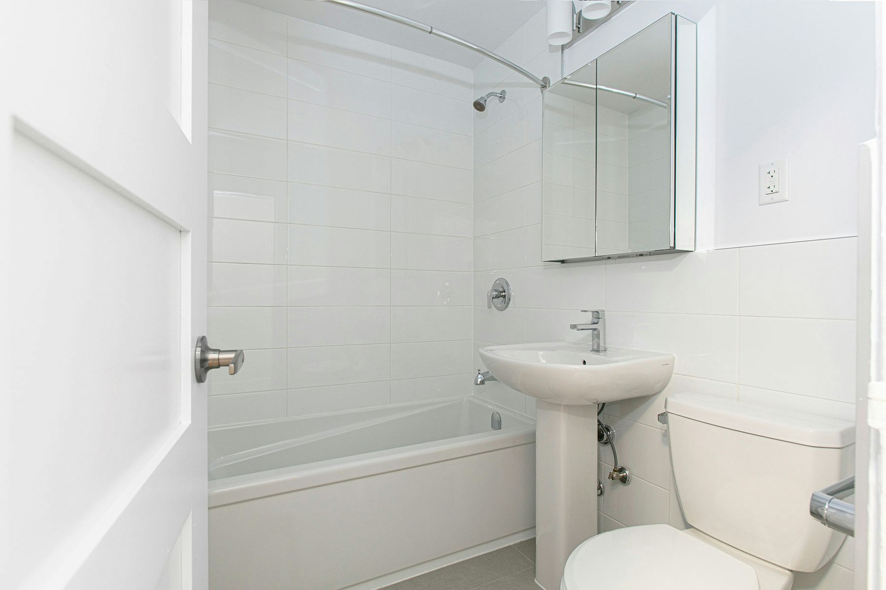 2 Grandstand Place, Toronto, ON, M4H 1E2 - 6