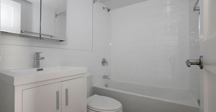 490 Eglinton Avenue East, Toronto, ON, M4P 1M4 - 6