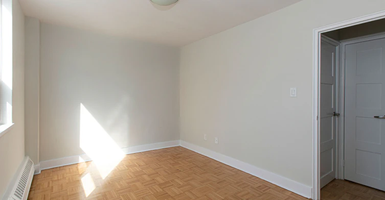 490 Eglinton Avenue East, Toronto, ON, M4P 1M4 - 7