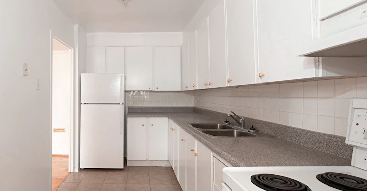 525 Eglinton Avenue East, Toronto, ON, M4P 1N5 - 3