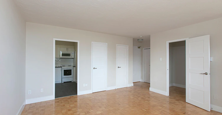 525 Eglinton Avenue East, Toronto, ON, M4P 1N5 - 2