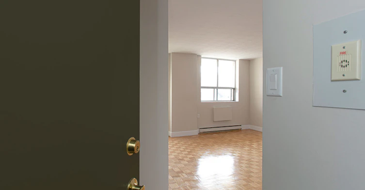 525 Eglinton Avenue East, Toronto, ON, M4P 1N5 - 6