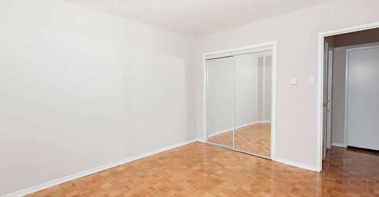 525 Eglinton Avenue East, Toronto, ON, M4P 1N5 - 7