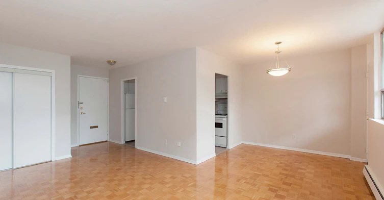525 Eglinton Avenue East, Toronto, ON, M4P 1N5 - 3