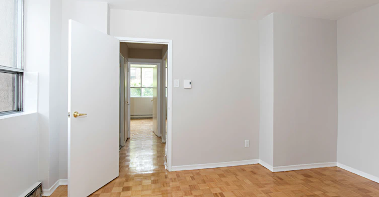 525 Eglinton Avenue East, Toronto, ON, M4P 1N5 - 4