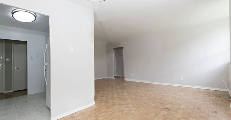 525 Eglinton Avenue East, Toronto, ON, M4P 1N5 - 2