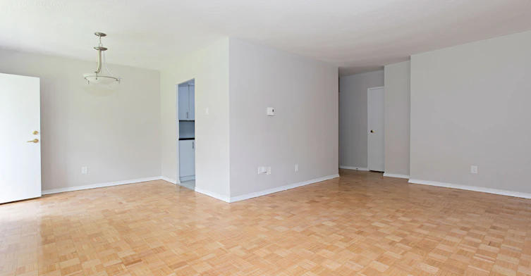 525 Eglinton Avenue East, Toronto, ON, M4P 1N5 - 6