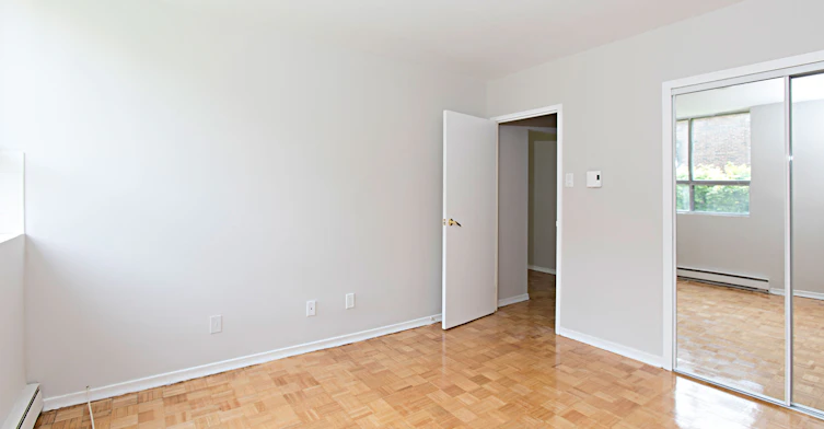 525 Eglinton Avenue East, Toronto, ON, M4P 1N5 - 5