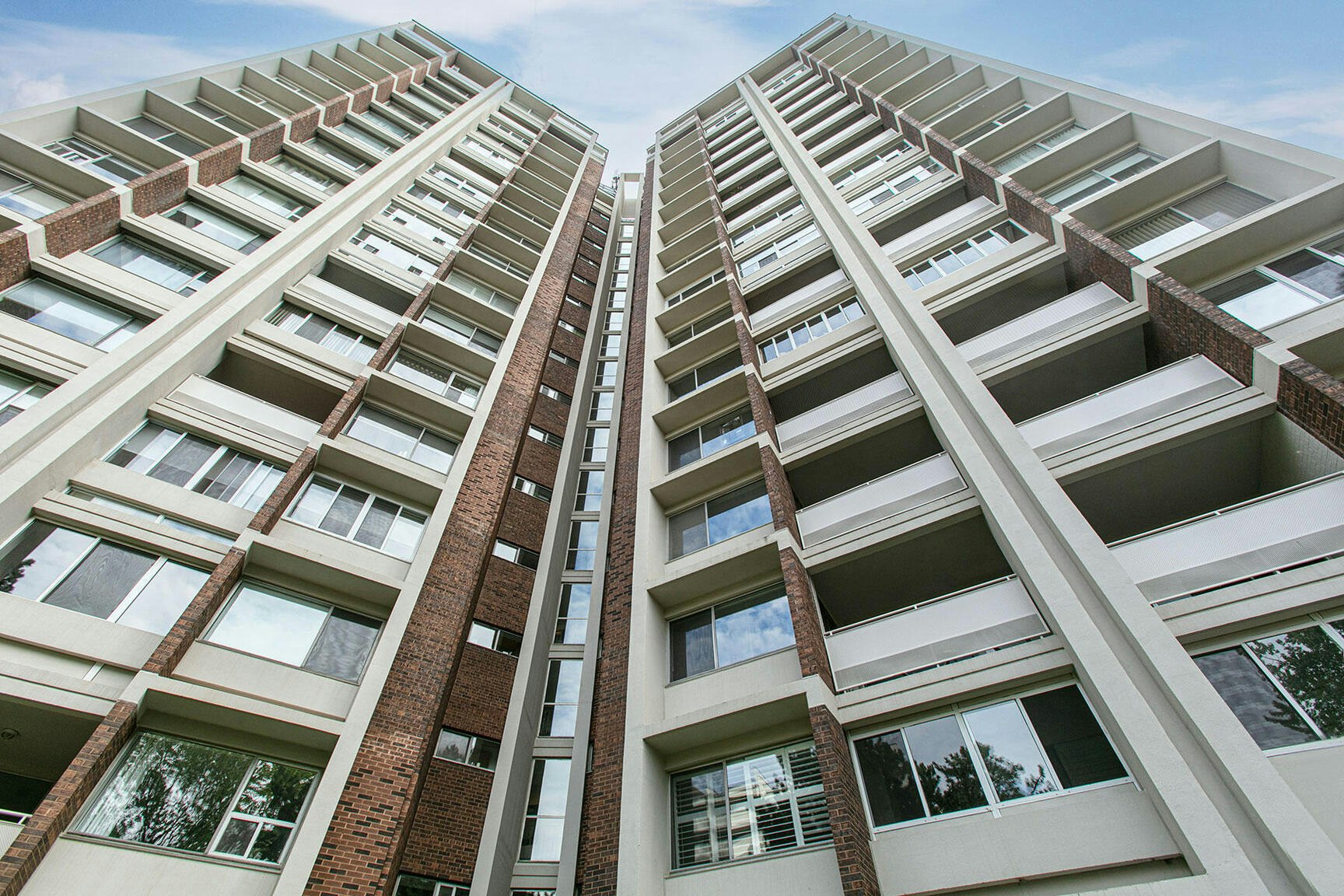 9 Deer Park Crescent, Toronto, ON, M4V 2C4 - 8