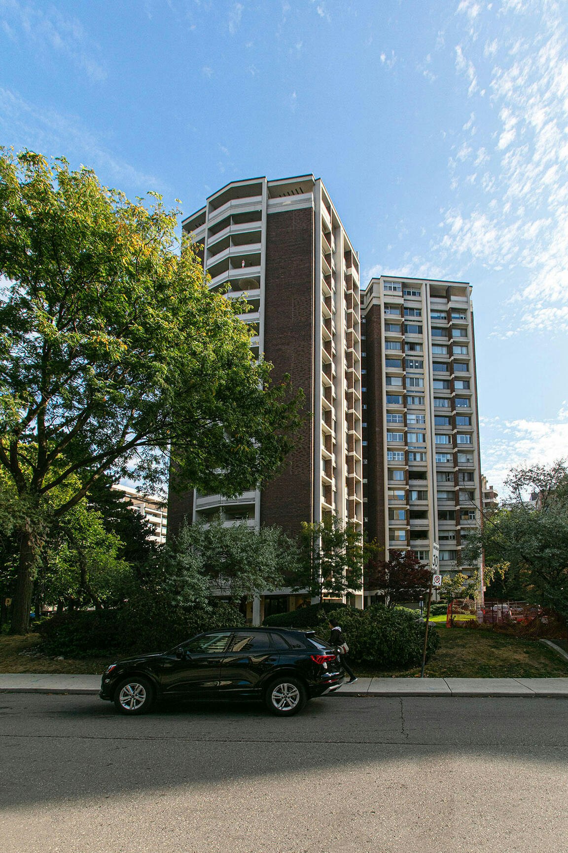9 Deer Park Crescent, Toronto, ON, M4V 2C4 - 2