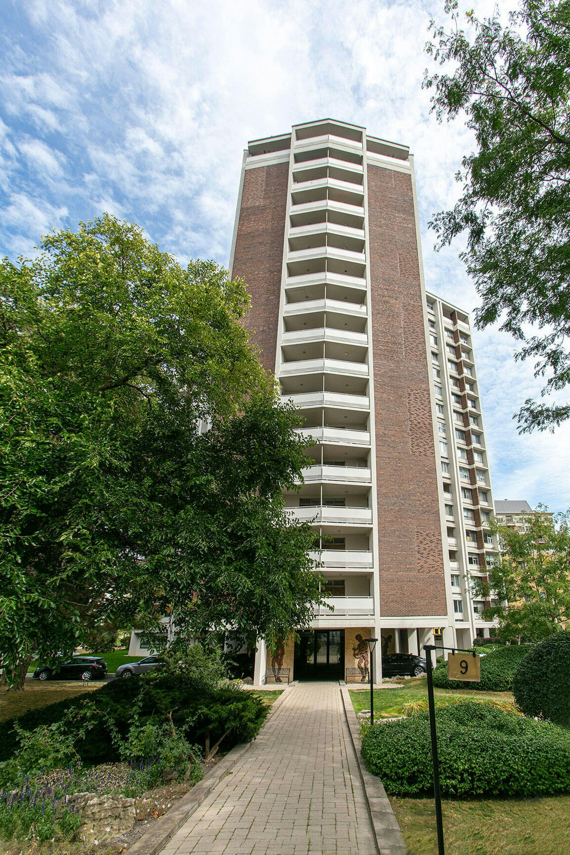 9 Deer Park Crescent, Toronto, ON, M4V 2C4 - 7