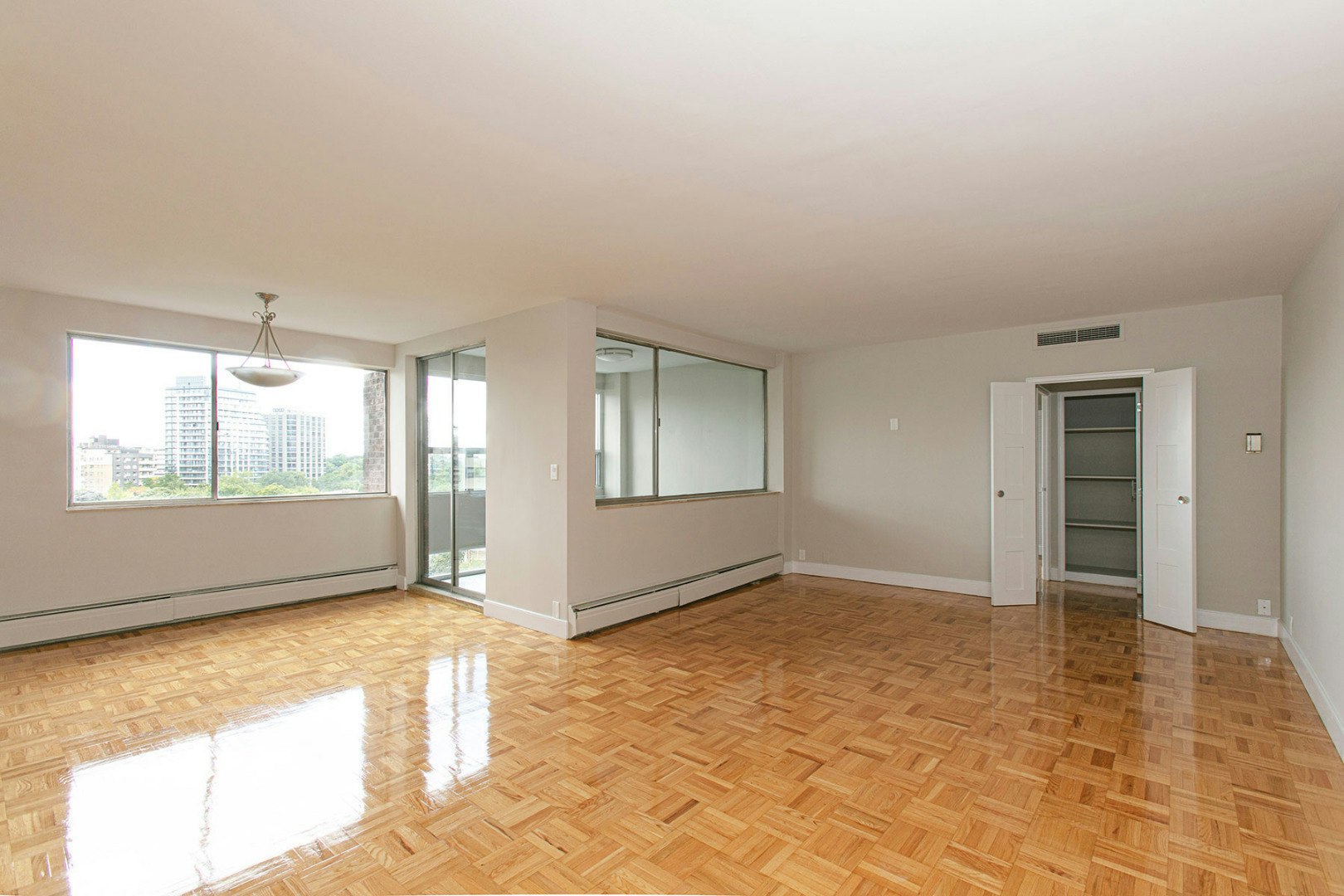 9 Deer Park Crescent, Toronto, ON, M4V 2C4 - 4