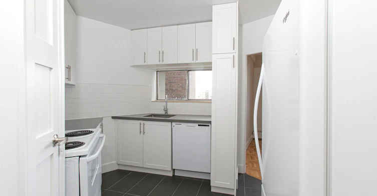9 Deer Park Crescent, Toronto, ON, M4V 2C4 - 3