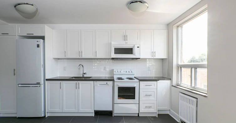 990 Avenue Road, Toronto, ON, M5P 2K8