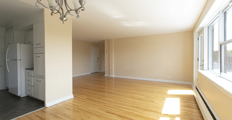 5675 De La Côte Saint Luc Chemin, Montréal, QC, H3X 2E5