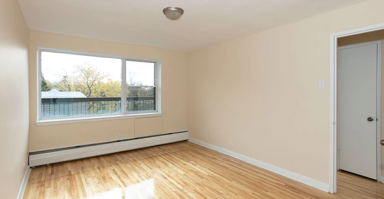 5675 De La Côte Saint Luc Chemin, Montréal, QC, H3X 2E5 - 4