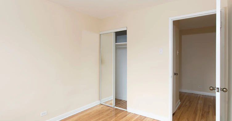 5675 De La Côte Saint Luc Chemin, Montréal, QC, H3X 2E5 - 5