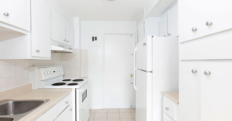 5675 De La Côte Saint Luc Chemin, Montréal, QC, H3X 2E5