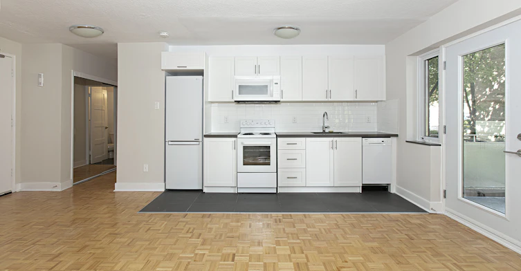 95 Lawton Boulevard, Toronto, ON, M4V 1Z8