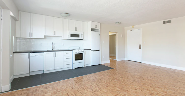 95 Lawton Boulevard, Toronto, ON, M4V 1Z8 - 3