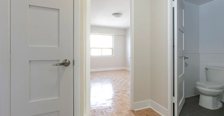 95 Lawton Boulevard, Toronto, ON, M4V 1Z8 - 4
