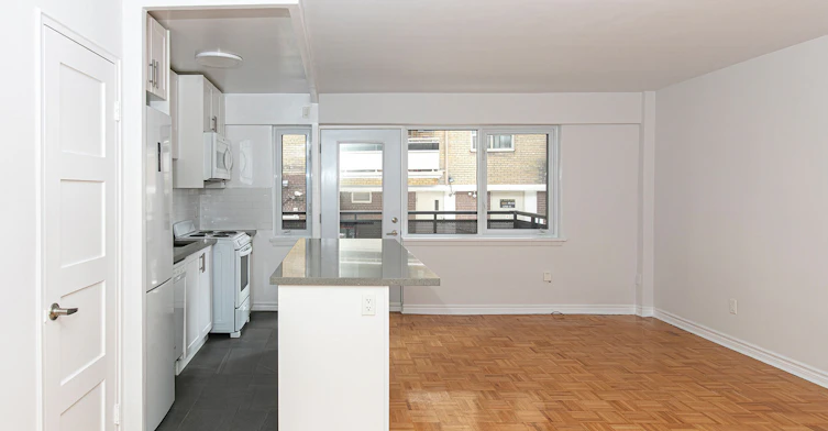 95 Lawton Boulevard, Toronto, ON, M4V 1Z8 - 3