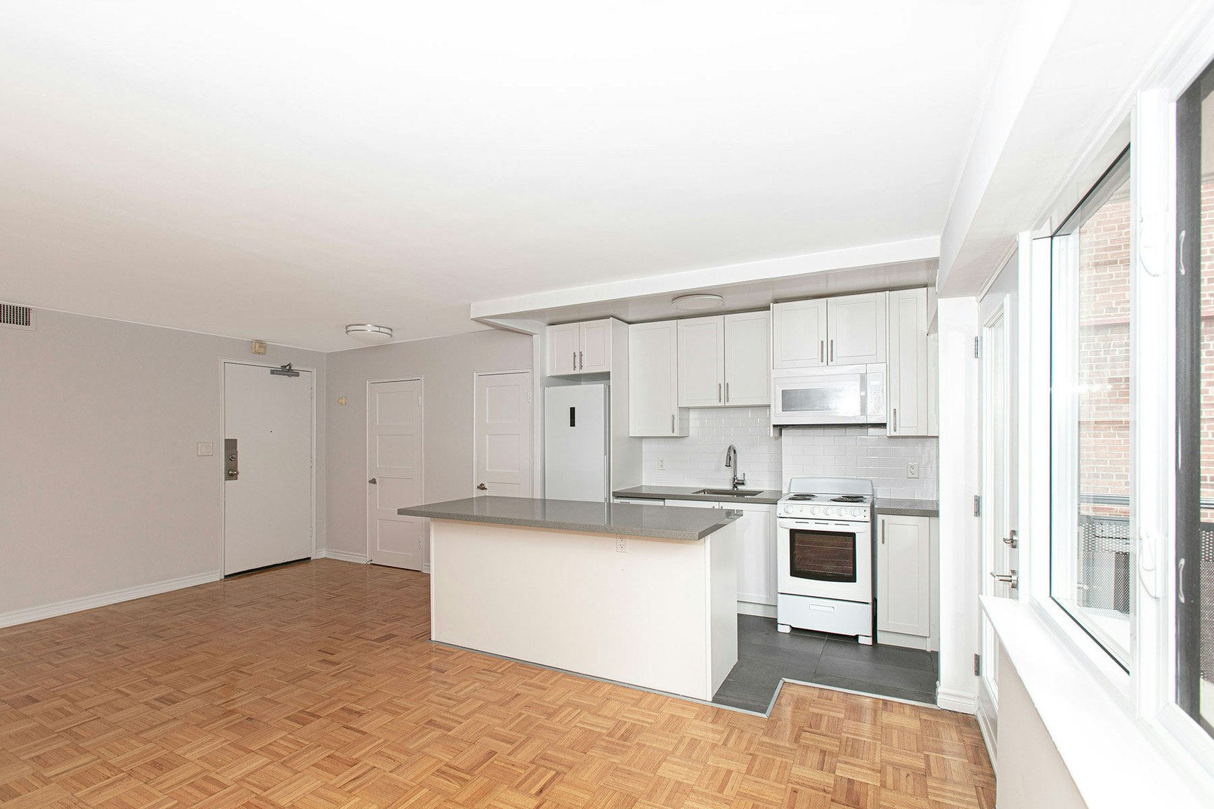 95 Lawton Boulevard, Toronto, ON, M4V 1Z8 - 2