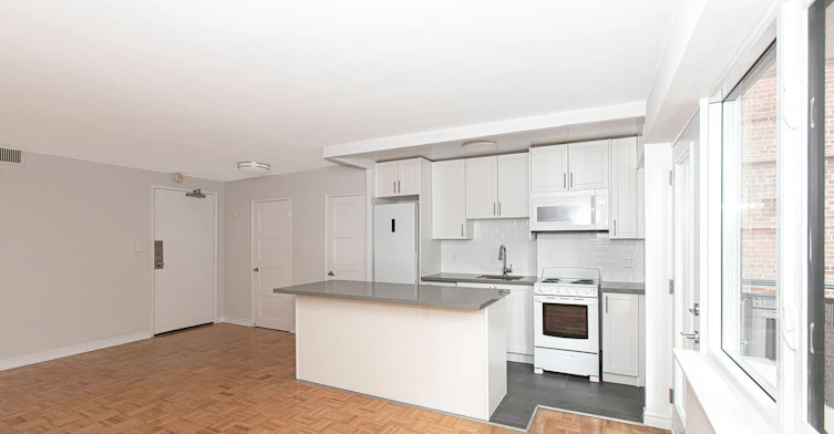 95 Lawton Boulevard, Toronto, ON, M4V 1Z8 - 2