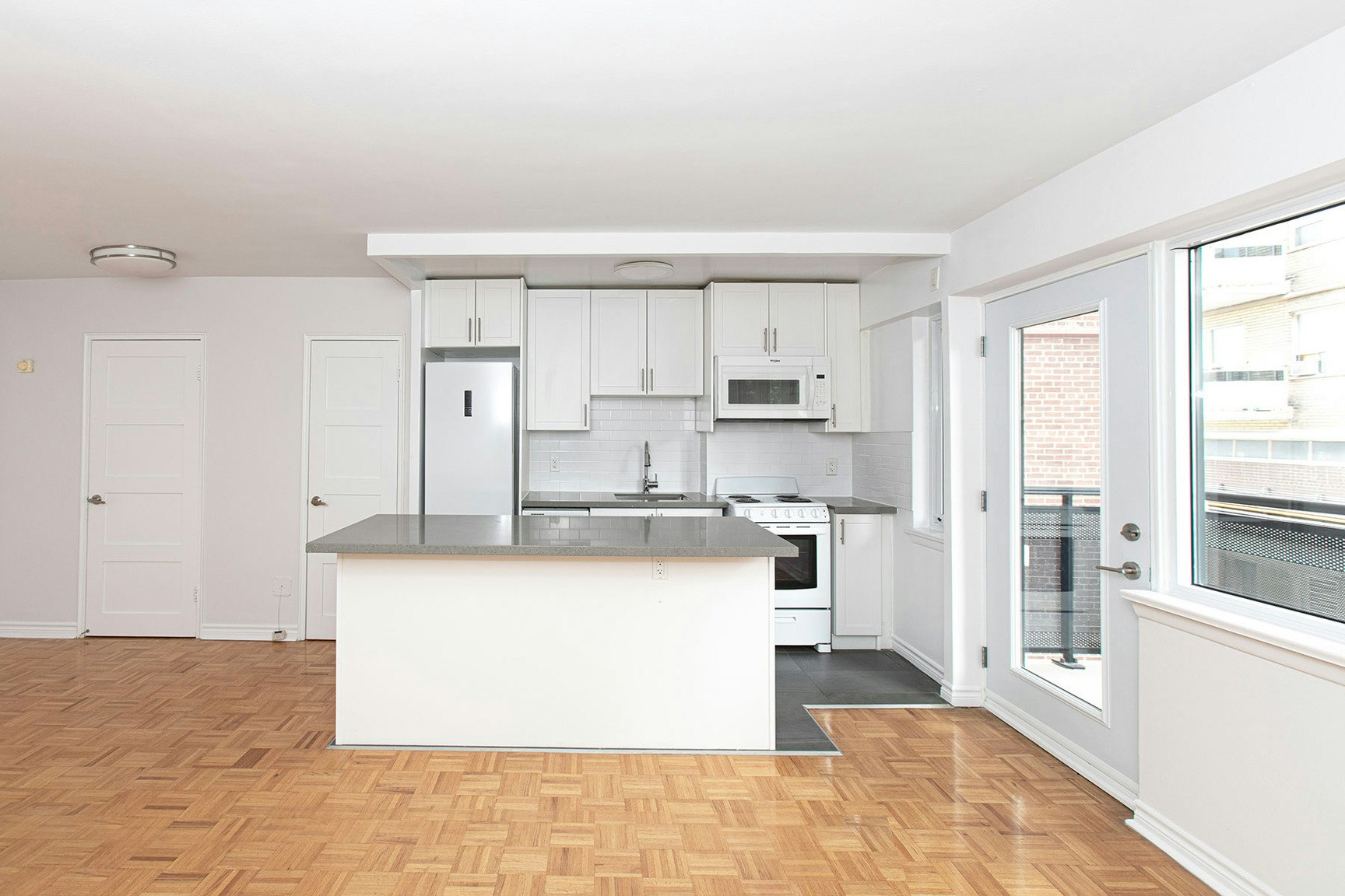 95 Lawton Boulevard, Toronto, ON, M4V 1Z8 - 4