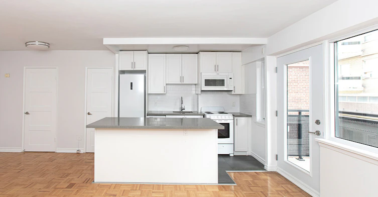 95 Lawton Boulevard, Toronto, ON, M4V 1Z8 - 4
