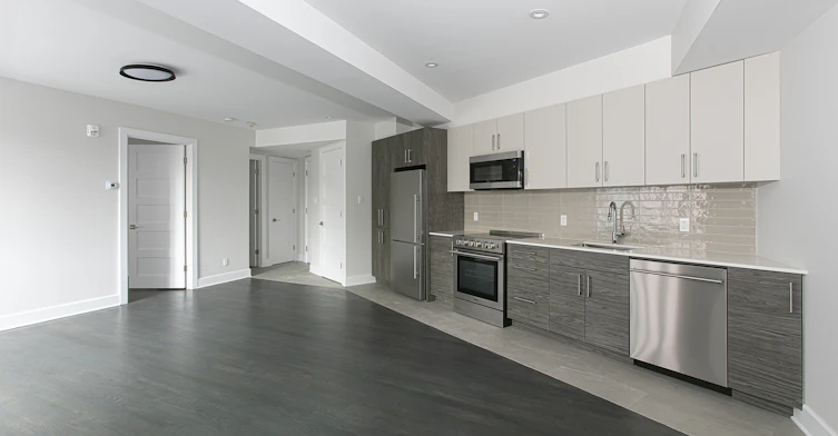 4851 De La Côte Saint Luc Chemin, Montréal, QC, H3W 2H6